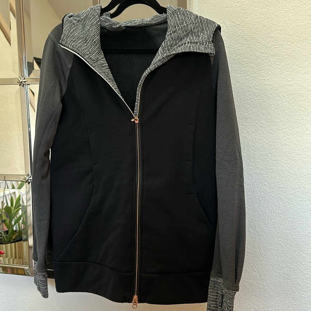 Pullover lululemon sweatshirt